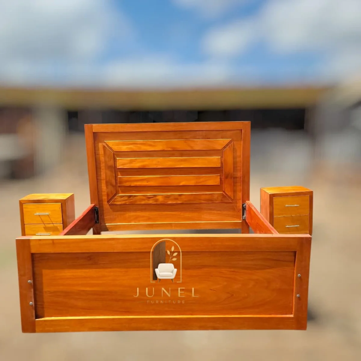 Heritage Crest 5x6 Solid Mahogany Bed with 2 Cabinets