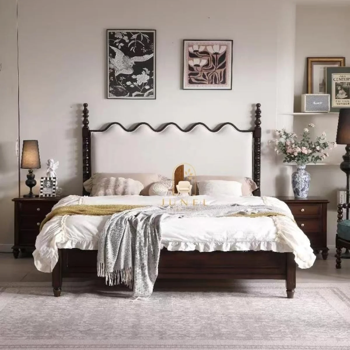 Noir Crest 5x6 Bed
