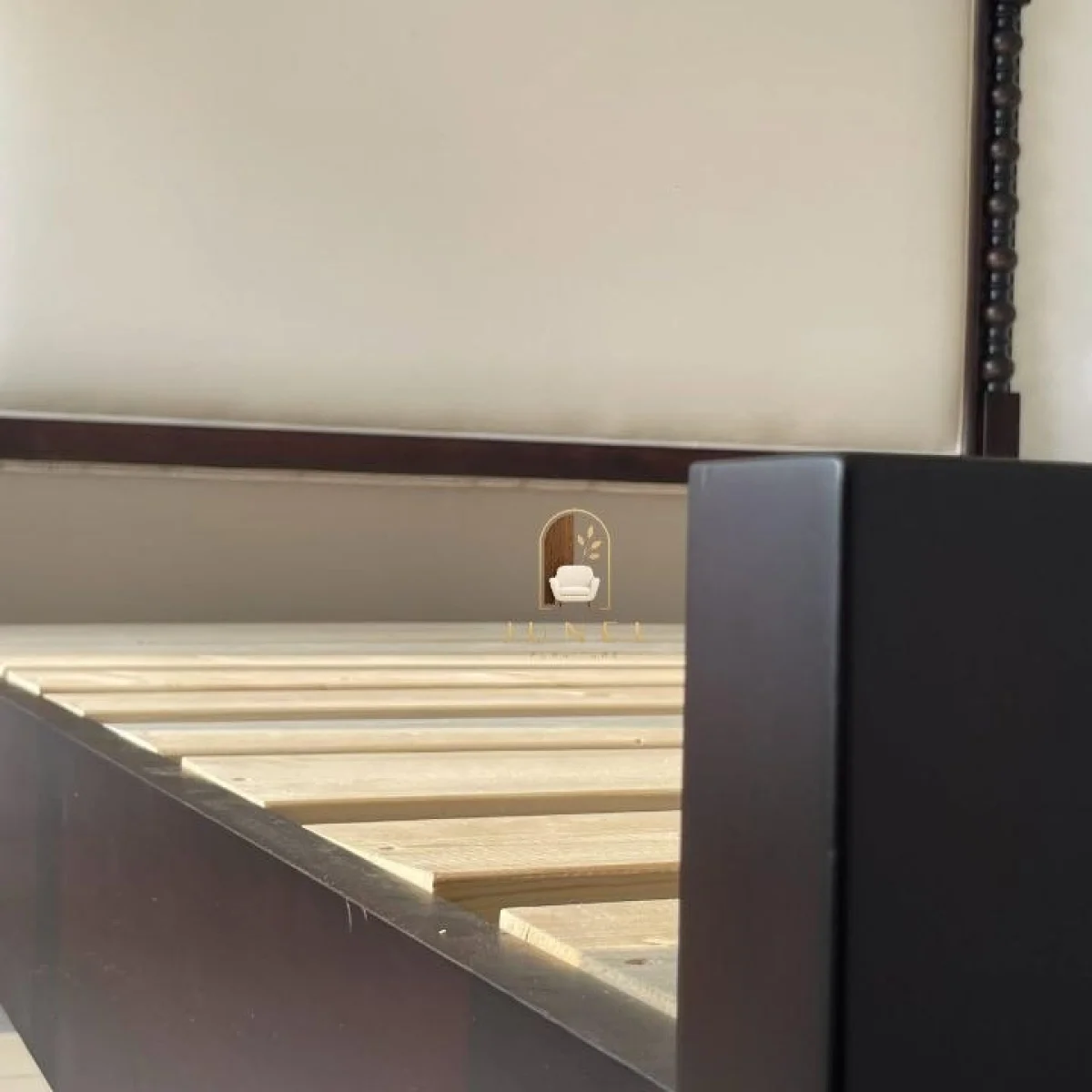 Noir Crest 5x6 Bed